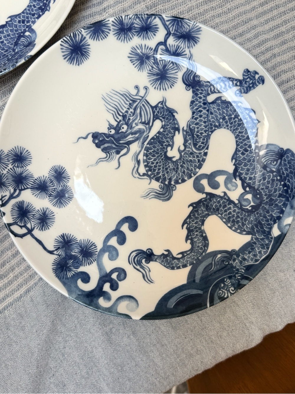 Rare! Williams Sonoma Seoul Korean 9” Blue & White Asian Dragon Salad Plates